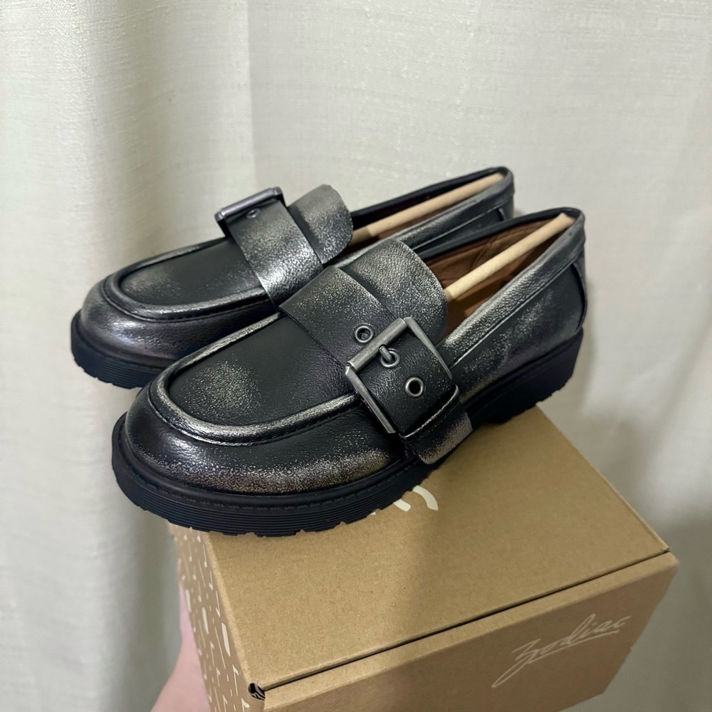 Zodiac Women's Black Renee Loafer Silver Black 6.5